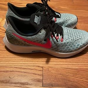 Womens Nike sneakers size 8. Green, white and orange